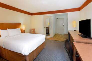 هتل Spark By Hilton Savannah Midtown