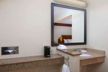 هتل Spark By Hilton Savannah Midtown