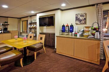 هتل Spark By Hilton Savannah Midtown