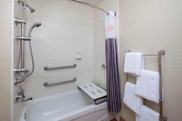 هتل Spark By Hilton Savannah Midtown