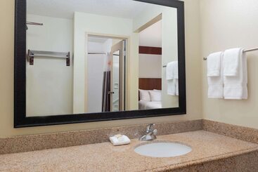 هتل Spark By Hilton Savannah Midtown