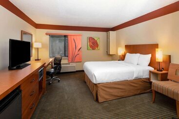 هتل Spark By Hilton Savannah Midtown