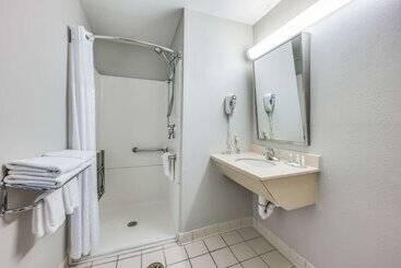 هتل Quality Inn Poughkeepsie