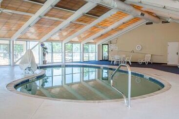 هتل Quality Inn & Suites At Airport Blvd I65