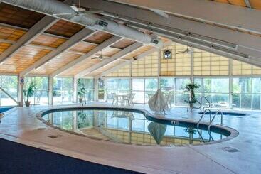 هتل Quality Inn & Suites At Airport Blvd I65