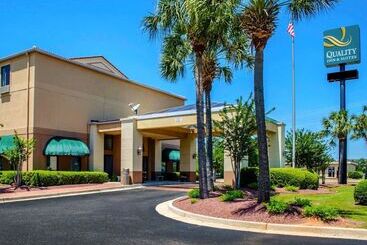 هتل Quality Inn & Suites At Airport Blvd I65