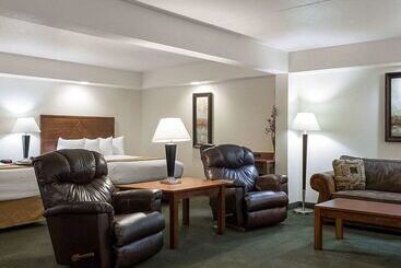 هتل Baymont By Wyndham Jamestown Conference Center & Water Park