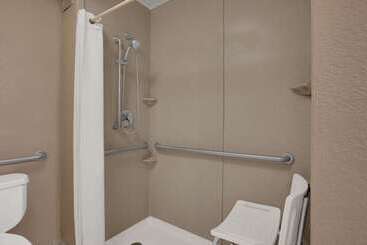 هتل Super 8 By Wyndham Fort Myers