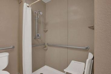 هتل Super 8 By Wyndham Fort Myers