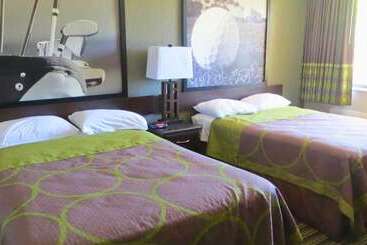 هتل Super 8 By Wyndham Fort Myers