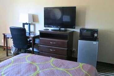 هتل Super 8 By Wyndham Fort Myers