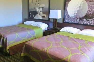 هتل Super 8 By Wyndham Fort Myers