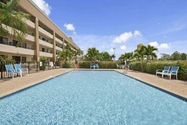 هتل Super 8 By Wyndham Fort Myers