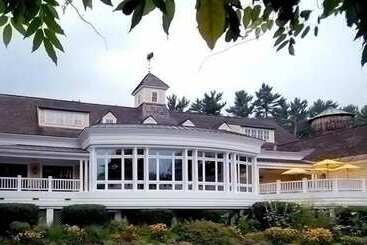 هتل The Grand At Bedford Village Inn