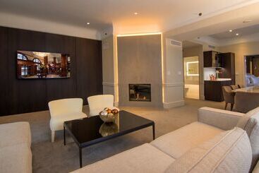 هتل The Benson Portland, Curio Collection By Hilton