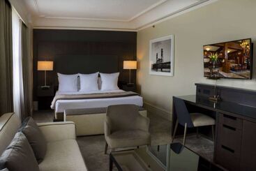 هتل The Benson Portland, Curio Collection By Hilton