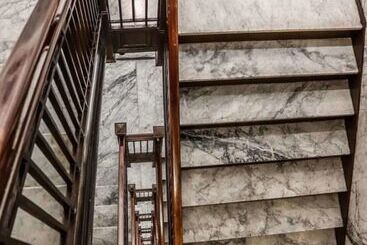 هتل The Benson Portland, Curio Collection By Hilton