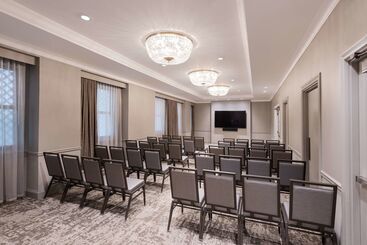هتل The Benson Portland, Curio Collection By Hilton