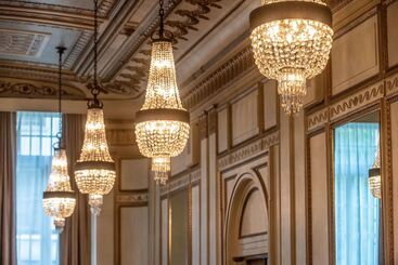 هتل The Benson Portland, Curio Collection By Hilton