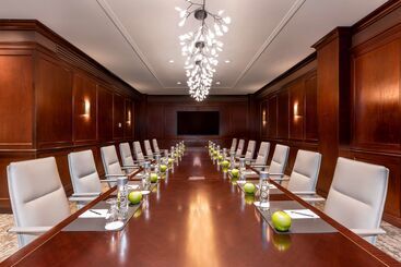 هتل The Benson Portland, Curio Collection By Hilton