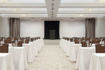 هتل The Benson Portland, Curio Collection By Hilton