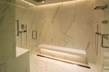 هتل The Benson Portland, Curio Collection By Hilton
