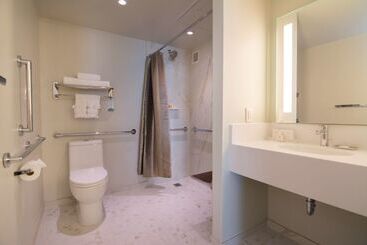 هتل The Benson Portland, Curio Collection By Hilton