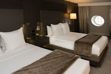 هتل The Benson Portland, Curio Collection By Hilton