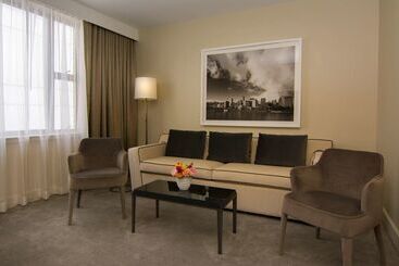 هتل The Benson Portland, Curio Collection By Hilton