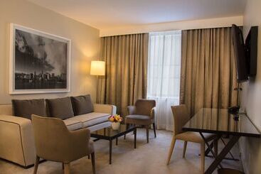 هتل The Benson Portland, Curio Collection By Hilton