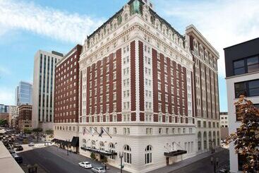 هتل The Benson Portland, Curio Collection By Hilton