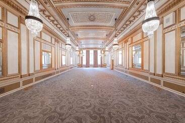 هتل The Benson Portland, Curio Collection By Hilton