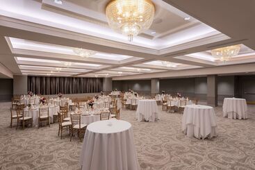 هتل The Benson Portland, Curio Collection By Hilton