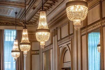هتل The Benson Portland, Curio Collection By Hilton