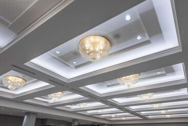 هتل The Benson Portland, Curio Collection By Hilton