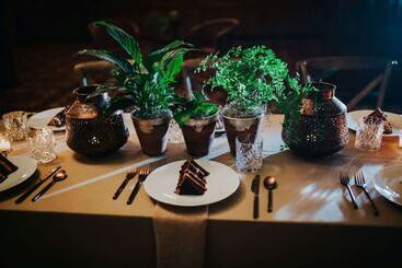 هتل The Benson Portland, Curio Collection By Hilton