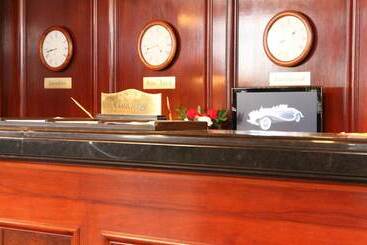 هتل The Benson Portland, Curio Collection By Hilton
