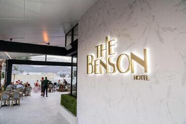 هتل The Benson Portland, Curio Collection By Hilton