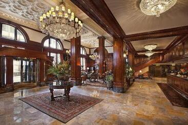 هتل The Benson Portland, Curio Collection By Hilton