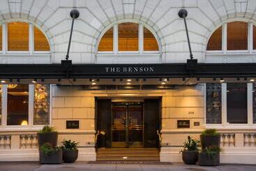 هتل The Benson Portland, Curio Collection By Hilton
