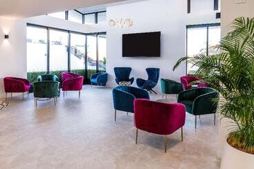 هتل The Benson Portland, Curio Collection By Hilton