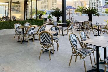هتل The Benson Portland, Curio Collection By Hilton