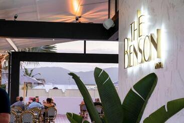 هتل The Benson Portland, Curio Collection By Hilton