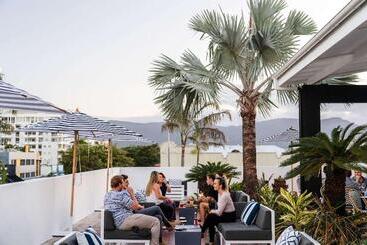 هتل The Benson Portland, Curio Collection By Hilton