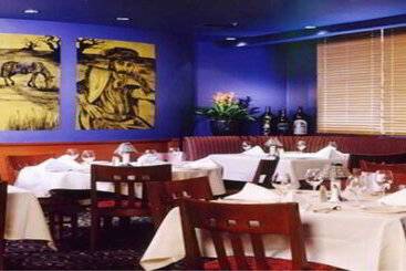 هتل The Benson Portland, Curio Collection By Hilton