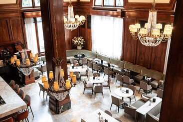 هتل The Benson Portland, Curio Collection By Hilton