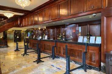 هتل The Benson Portland, Curio Collection By Hilton