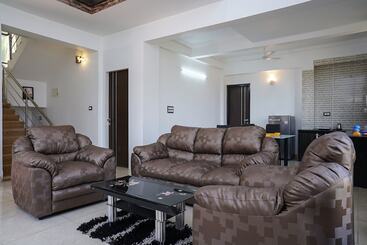 Oyo Home 22738 Gorgeous 4bhk Lonavala
