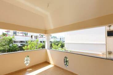 پانسیون Surabhi House Stays And Resorts By Oyo Rooms