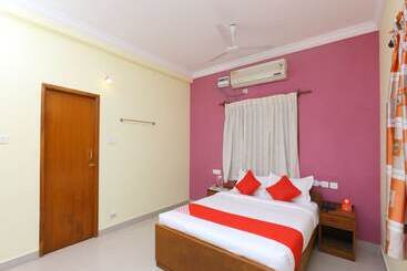پانسیون Surabhi House Stays And Resorts By Oyo Rooms